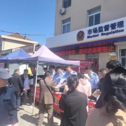 民警趕大集，宣傳零距離