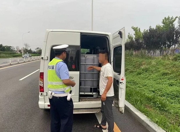 7月份全市范圍內(nèi)面包車(chē)集中整治！
